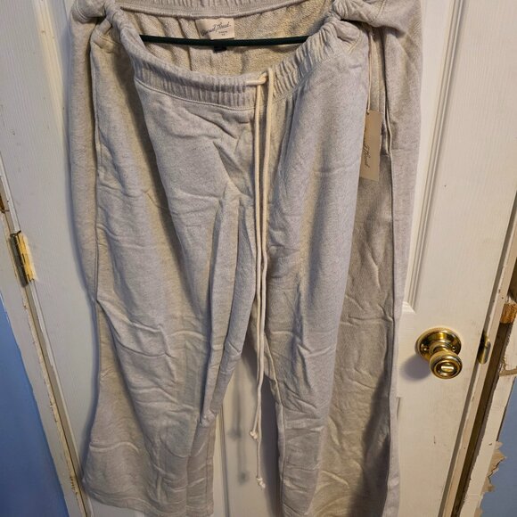 Womens 2x Wide/Flared sweats. - Picture 1 of 4
